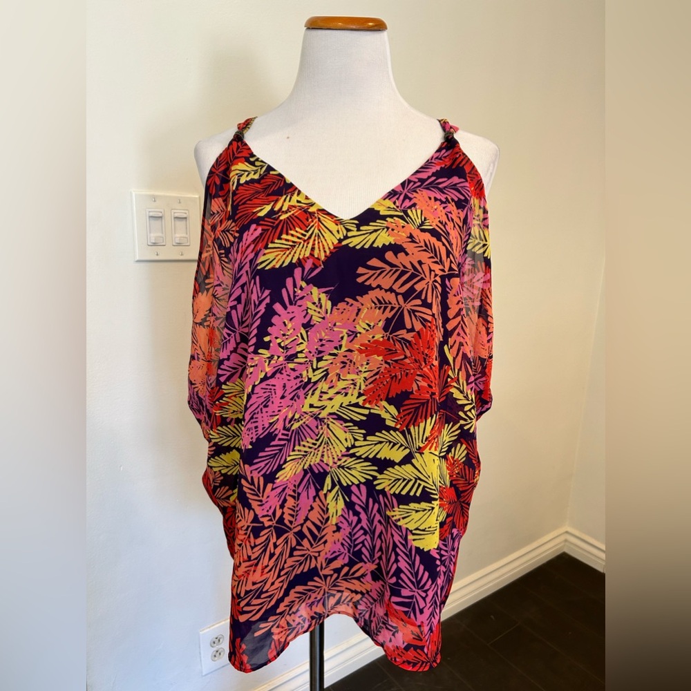 Andrew Charles NWT Size M Leaf print Sleeveless Top